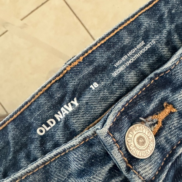 Higher High Rise Old Navy Jean Skirt. Size 18 - Picture 3 of 4